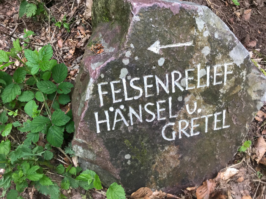 Felsenrelief Hänsel und Gretel - saarLANDlauf Etappe 2 St. Ingbert - Bebelsheim